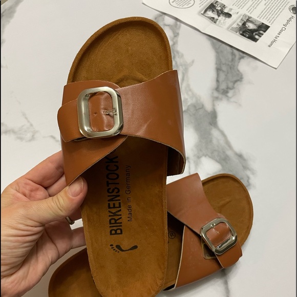 Shoes - Comfortable brown shoes sandals flats size 9.5